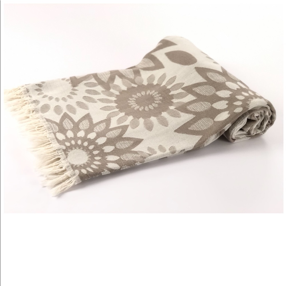 BEIGE PONZA THROWS